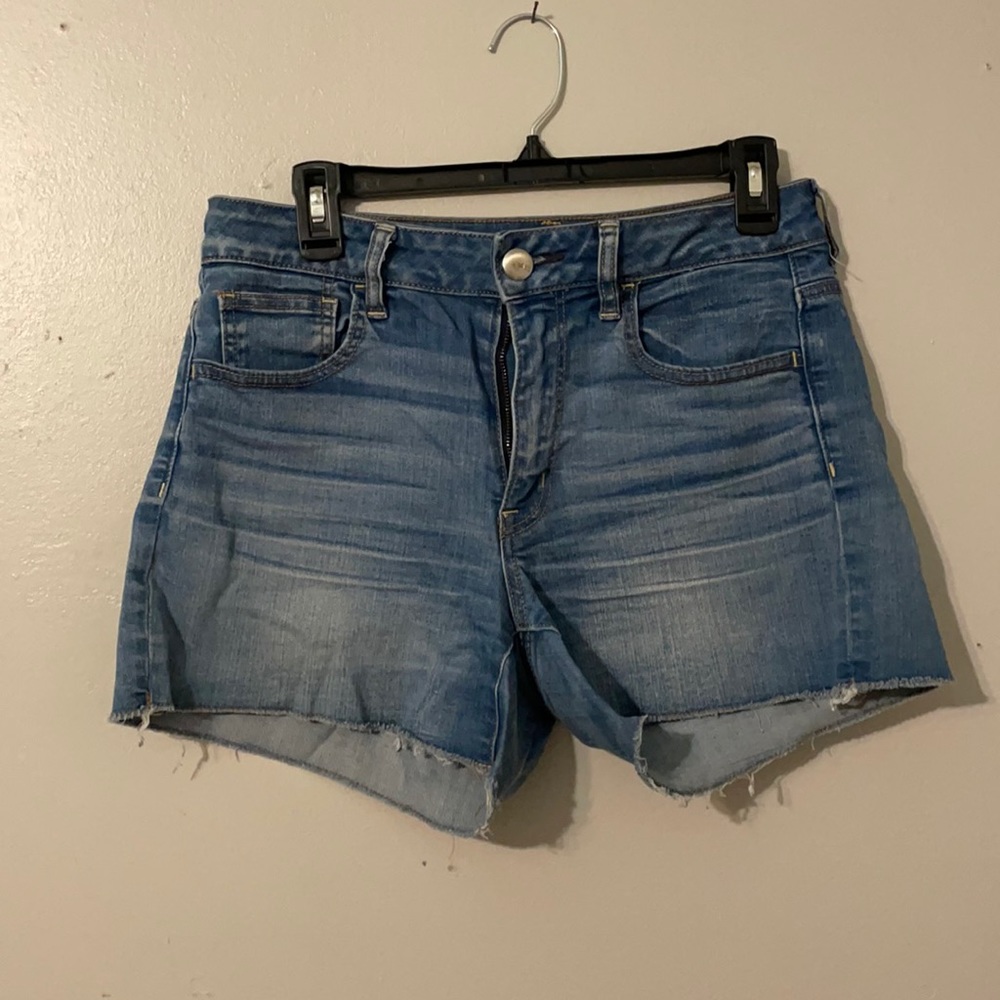 American eagle super stretch light wash denim mid rise shorts size 8